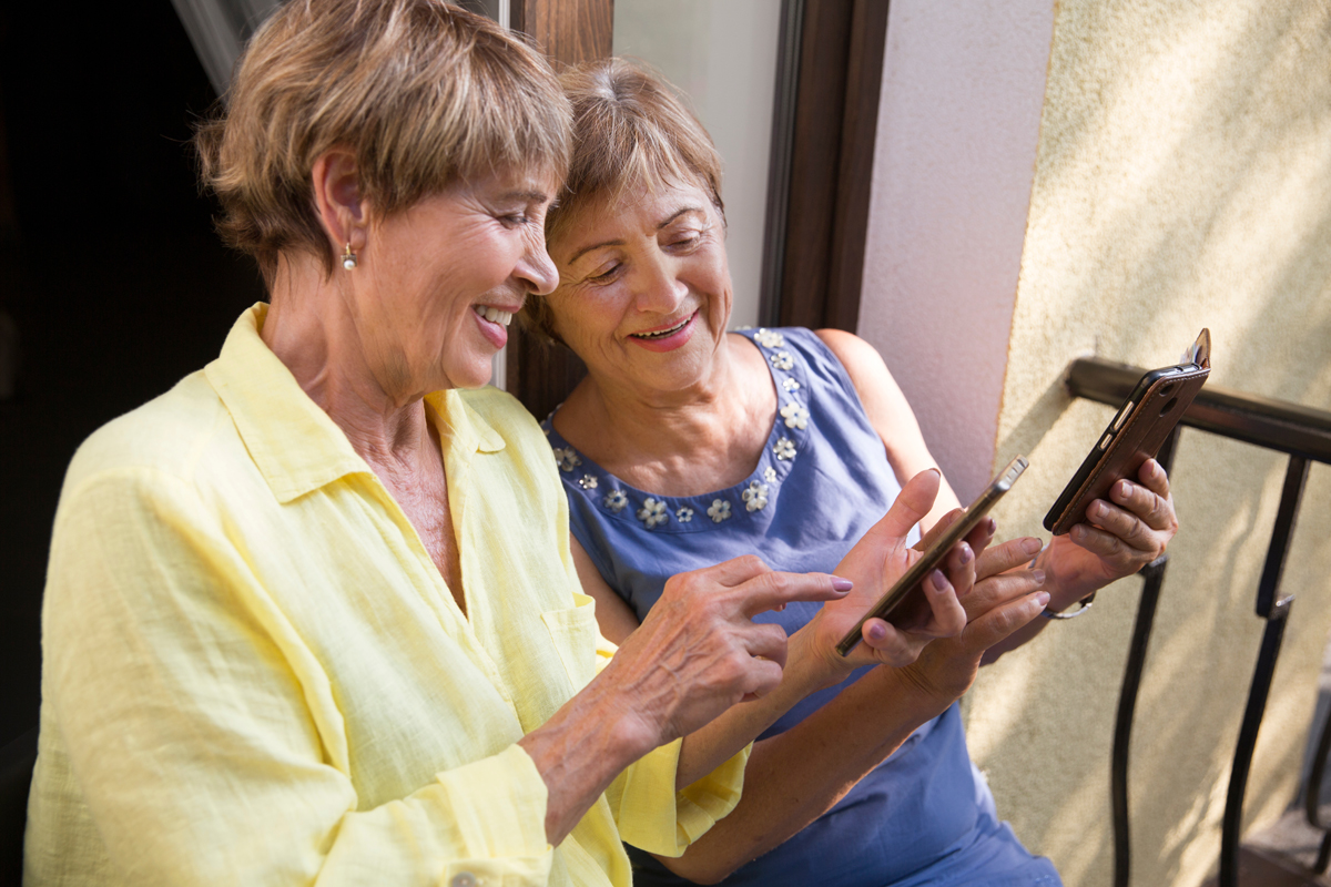 elderly woman use the internet in the phone