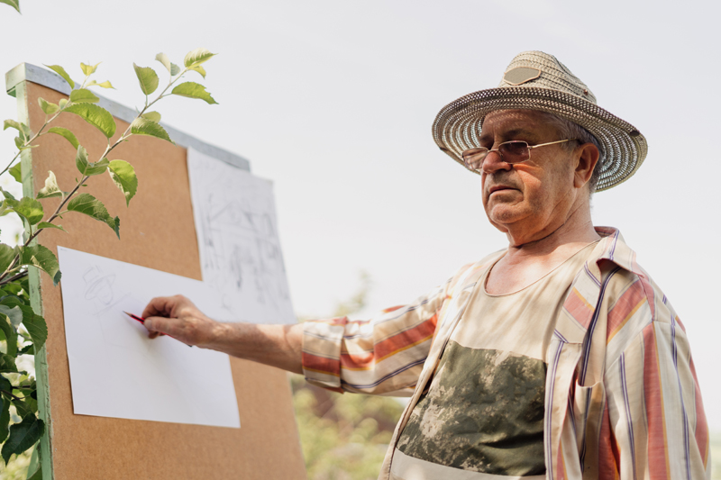 senior man painting in st petersburg